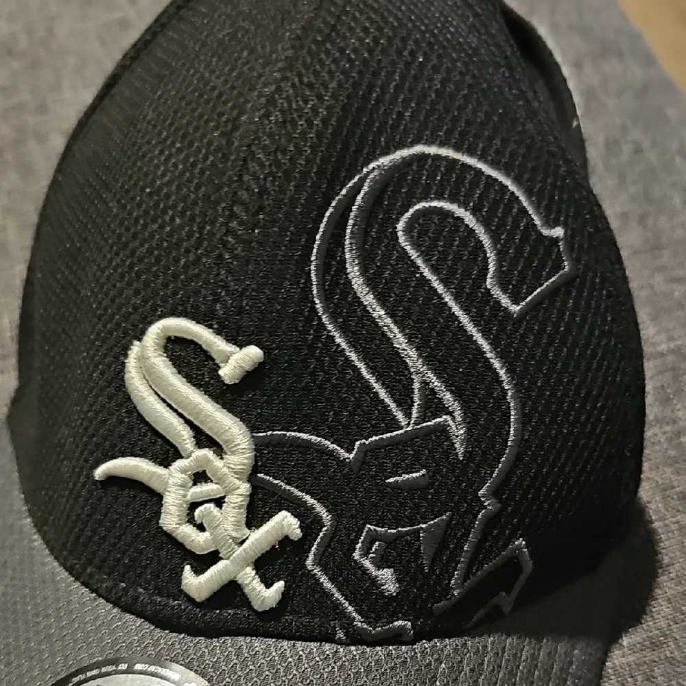 NWT White Soxs Chicago Baseball Cap New Era Youth Small Medium 39thirty Hat